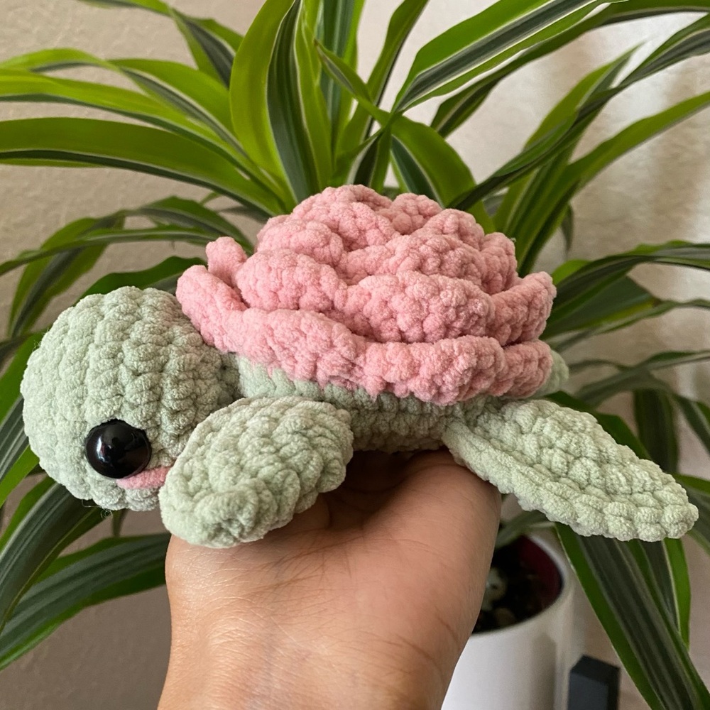 🥳2xHP!🥳 Crochet Rose Sea Turtle - Picture 3 of 9